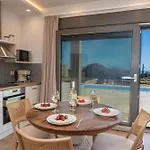 Endless Blue Private Club Βίλα Τραπεζάκι