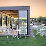 Βίλα Endless Blue Private Club Τραπεζάκι