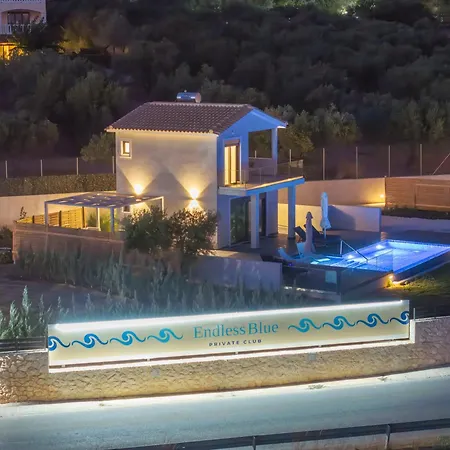 Endless Blue Private Club Τραπεζάκι