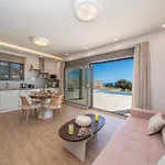 Endless Blue Private Club فيلة *