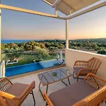 فيلة Endless Blue Private Club *