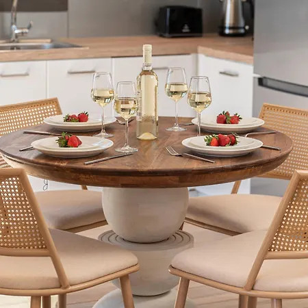 Endless Blue Private Club ترابيزاكي