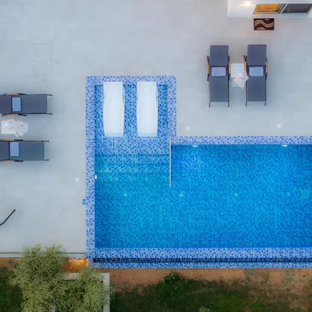 فيلة Endless Blue Private Club